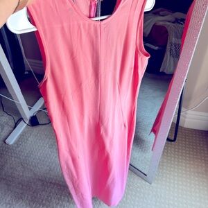 Dolce and & gabanna dress size 42. I wore it once. Goes to the knees